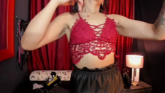 AvaLusty online show from November 11, 3:34 pm