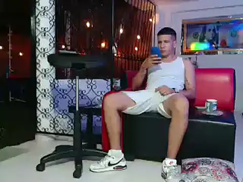 Snapshot of damiam_fiery chatting on February 24, 4:16 am damiam fiery online show from February 24, 4:16 am