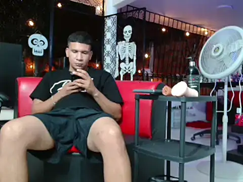 Snapshot of damiam_fiery chatting on November 6, 3:51 am damiam fiery online show from November 6, 3:51 am