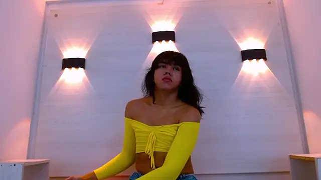 AndreaGil  online show from December 14, 6:23 pm