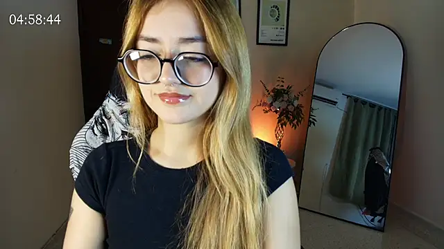 SweetJennaa online show from June 18, 1:50 am
