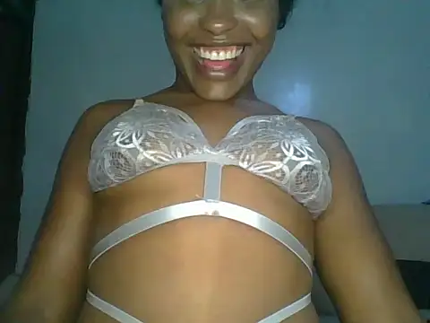 Snapshot of Candykitten chatting on March 12, 5:19 pm Candykitten online show from March 12, 5:19 pm