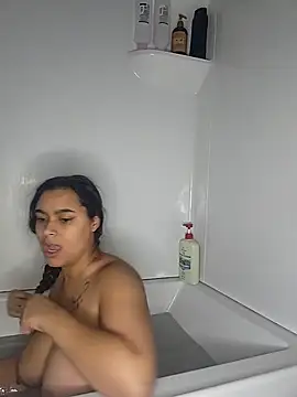 cinnaminnie online show from March 3, 6:03 pm