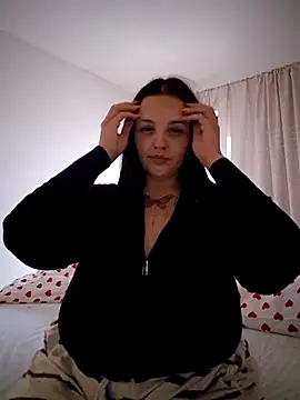 Snapshot of Jujuicy_97 chatting on July 18, 6:56 pm Jujuicy 97 online show from July 18, 6:56 pm