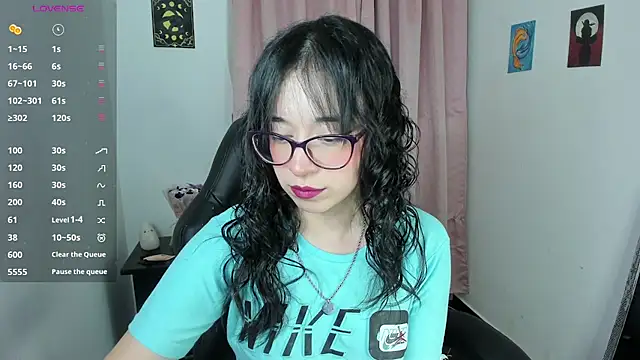 Snapshot of indra_cam chatting on January 7, 2:25 am indra cam online show from January 7, 2:25 am