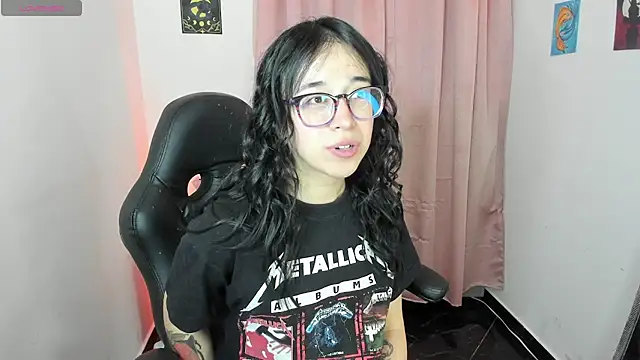 Snapshot of indra_cam chatting on February 5, 2:49 am indra cam online show from February 5, 2:49 am