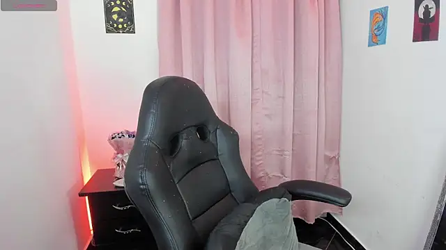 Snapshot of indra_cam chatting on February 7, 2:26 am indra cam online show from February 7, 2:26 am