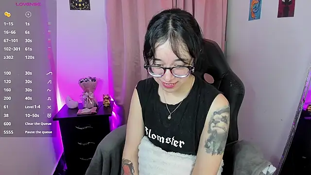 Snapshot of indra_cam chatting on March 4, 4:18 am indra cam online show from March 4, 4:18 am