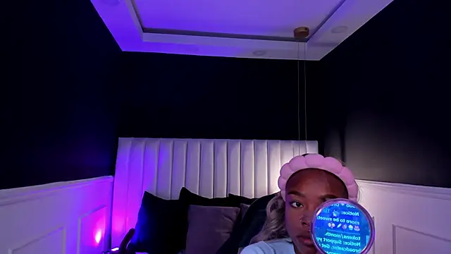 mia schwarz online show from April 10, 9:30 pm