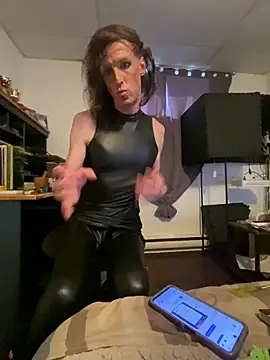 kikiwonderbar online show from February 18, 4:25 pm