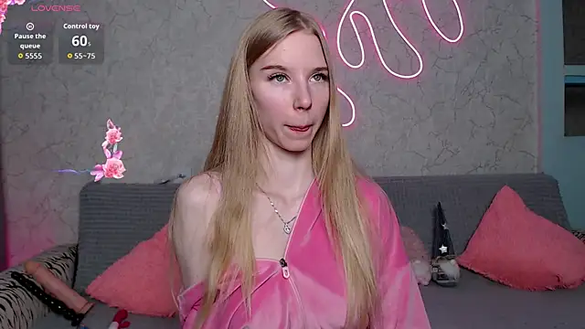 Snapshot of Cutieblondegirl chatting on February 20, 6:41 pm Cutieblondegirl online show from February 20, 6:41 pm