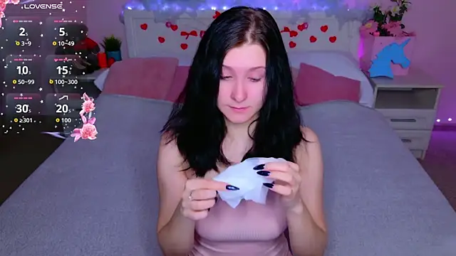 SarahStanley online show from March 6, 6:04 pm