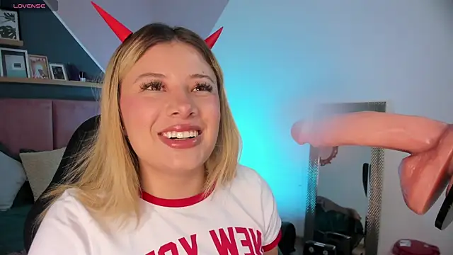 Khali reed  online show from March 28, 1:00 pm