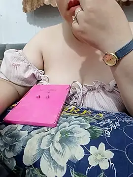 VyOanh2K online show from July 20, 4:42 pm