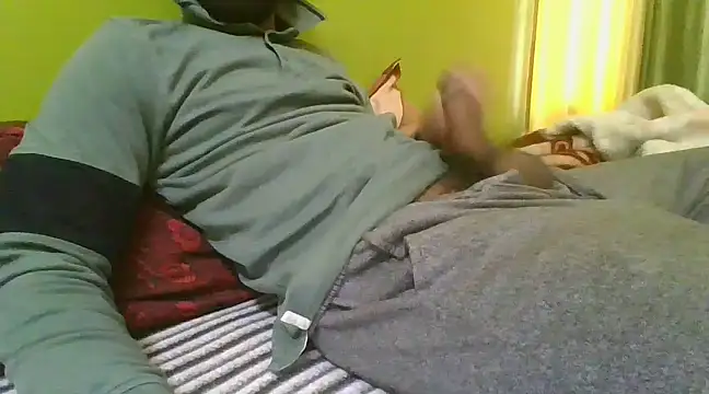 Snapshot of 17Prat1998 chatting on January 4, 5:27 am 17Prat1998 online show from January 4, 5:27 am