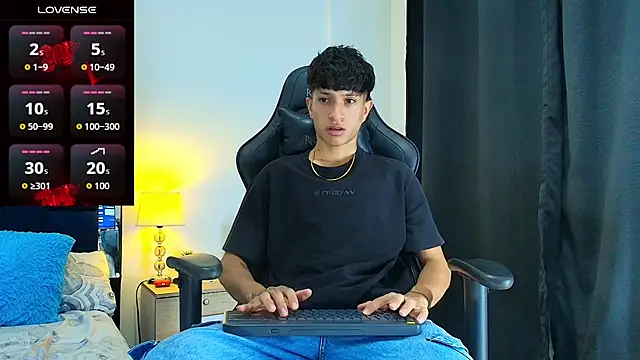 Snapshot of _CamiloBass chatting on July 19, 9:07 pm CamiloBass online show from July 19, 9:07 pm