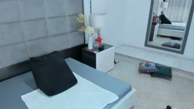 OliviaBurning online show from December 19, 1:56 am