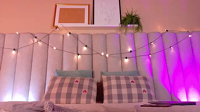 Snapshot of EngelStone chatting on November 10, 7:46 pm EngelStone online show from November 10, 7:46 pm