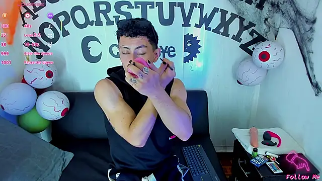 Piggy Eddy online show from October 23, 8:29 pm