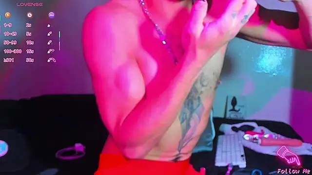 Piggy Eddy online show from February 17, 3:03 am