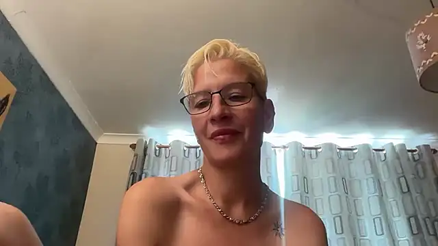Snapshot of JennyHazel1 chatting on July 20, 12:18 pm JennyHazel1 online show from July 20, 12:18 pm