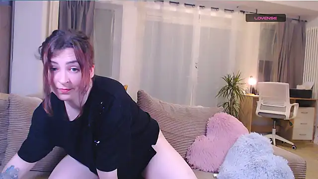 Caroline1995 online show from March 18, 6:00 pm