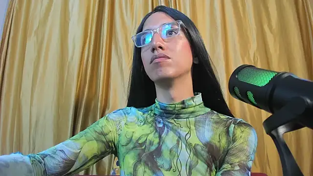 CharlotteLauren online show from July 11, 3:42 am