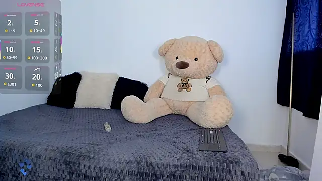 Snapshot of LittleParker chatting on December 14, 12:43 pm LittleParker online show from December 14, 12:43 pm