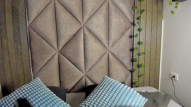 AbbyWathson online show from March 31, 11:54 am