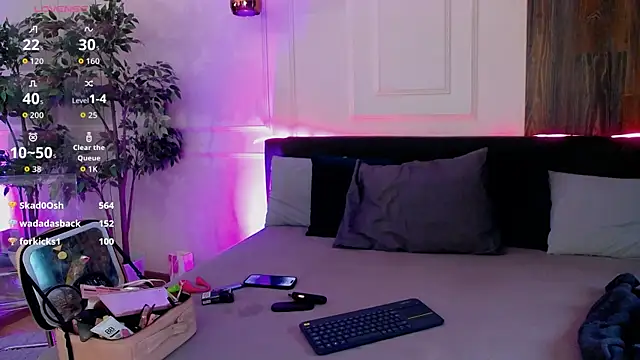 CreamyInkky  online show from November 9, 6:55 am