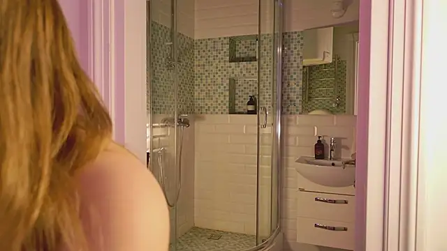 Snapshot of Coconut_Mia chatting on June 6, 9:52 pm Coconut Mia online show from June 6, 9:52 pm