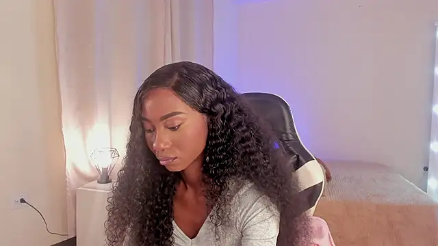 SavannahWildee online show from January 12, 12:23 pm