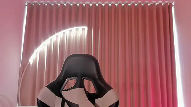 SavannahWildee online show from October 8, 12:14 pm