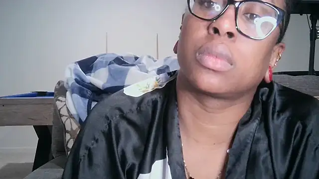 Snapshot of Nyxie_Chaos chatting on December 16, 5:12 am Nyxie Chaos online show from December 16, 5:12 am