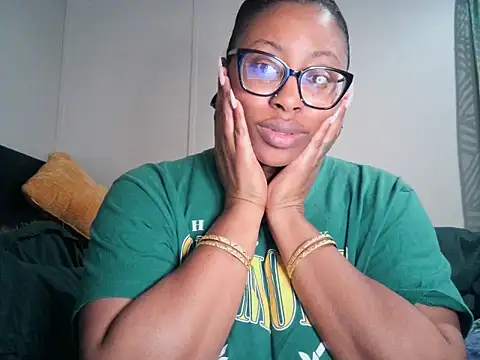 Snapshot of Nyxie_Chaos chatting on February 23, 4:37 pm Nyxie Chaos online show from February 23, 4:37 pm