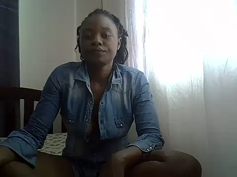 Snapshot of Amanda255 chatting on April 26, 8:12 am Amanda255 online show from April 26, 8:12 am