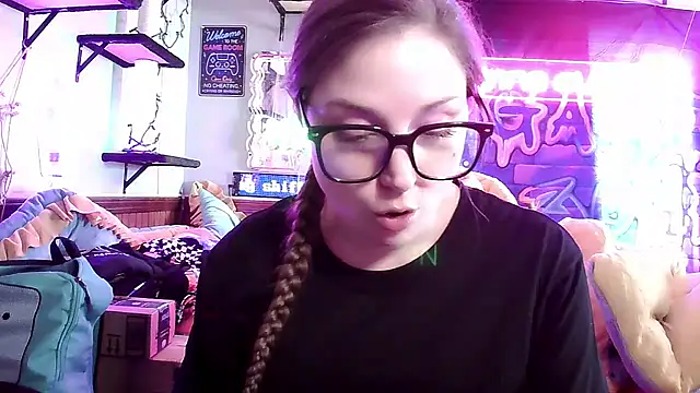 mirannacult online show from February 8, 4:25 pm