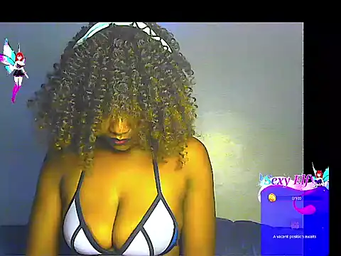 Snapshot of lilylovexx chatting on February 4, 5:24 am lilylovexx online show from February 4, 5:24 am