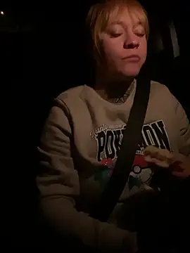 poussichienne online show from April 18, 2:48 am