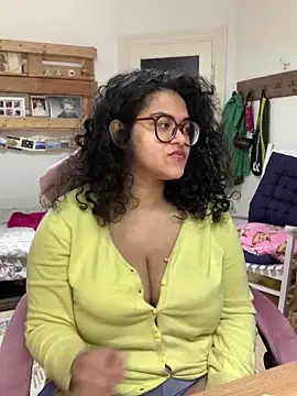 Curvydesifromgermany online show from May 8, 7:36 am