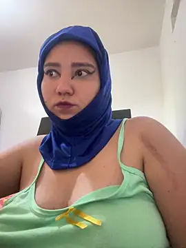 hannahayat online show from June 18, 1:59 pm