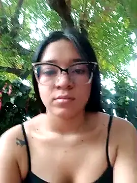 Snapshot of -VICKKY chatting on March 4, 1:59 pm -VICKKY online show from March 4, 1:59 pm