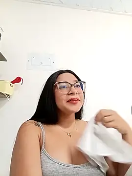 Snapshot of -VICKKY chatting on September 13, 1:44 pm -VICKKY online show from September 13, 1:44 pm