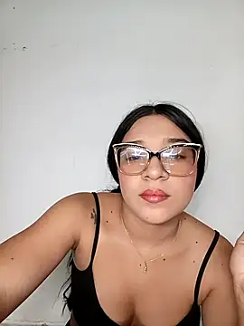 Snapshot of -VICKKY chatting on October 23, 4:23 am -VICKKY online show from October 23, 4:23 am