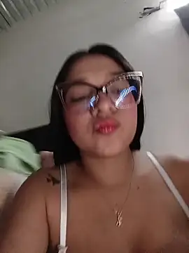 Snapshot of -VICKKY chatting on October 30, 2:24 am -VICKKY online show from October 30, 2:24 am