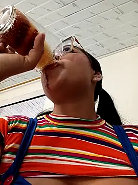 Snapshot of -VICKKY chatting on October 31, 2:18 pm -VICKKY online show from October 31, 2:18 pm