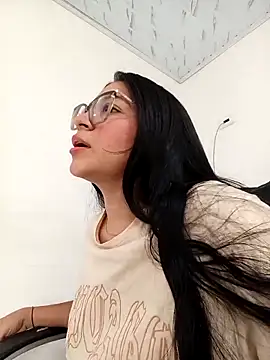 Snapshot of -VICKKY chatting on November 6, 1:12 pm -VICKKY online show from November 6, 1:12 pm