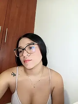 Snapshot of -VICKKY chatting on November 8, 2:01 am -VICKKY online show from November 8, 2:01 am