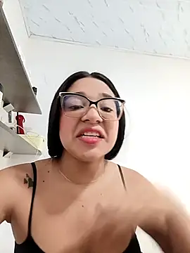 Snapshot of -VICKKY chatting on November 18, 2:10 pm -VICKKY online show from November 18, 2:10 pm