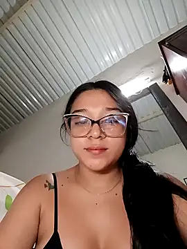 Snapshot of -VICKKY chatting on November 28, 3:53 am -VICKKY online show from November 28, 3:53 am